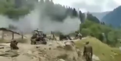 दहशतवादी हल्ल्यानंतर नियंत्रण रेषेवर भारत-पाकिस्तान गोळीबाराचा असे सांगत २०२० चा व्हिडिओ व्हायरल