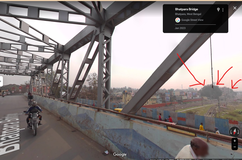 चंद्रकोर असलेल्या भारतीय ध्वजाचा व्हायरल व्हिडिओ कोलकात्यातील हावडा ब्रिजचा नाही