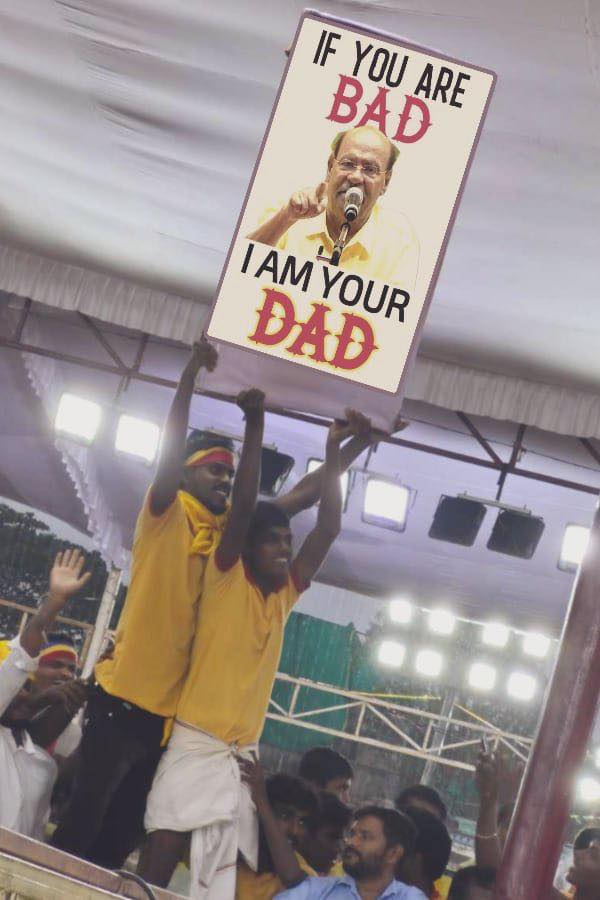 பாமக தொண்டர்கள் ராமதாஸ் படத்துடன் ‘If you are Bad; I am your Dad’ என்கிற வாசகம் அடங்கிய பதாகையை வைத்திருந்தனர். 