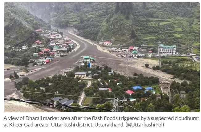 उत्तराखंडमधील धराली येथे चिनूक हेलिकॉप्टरने जेसीबी पोहोचवले? नाही, हा फोटो एडिटेड आहे