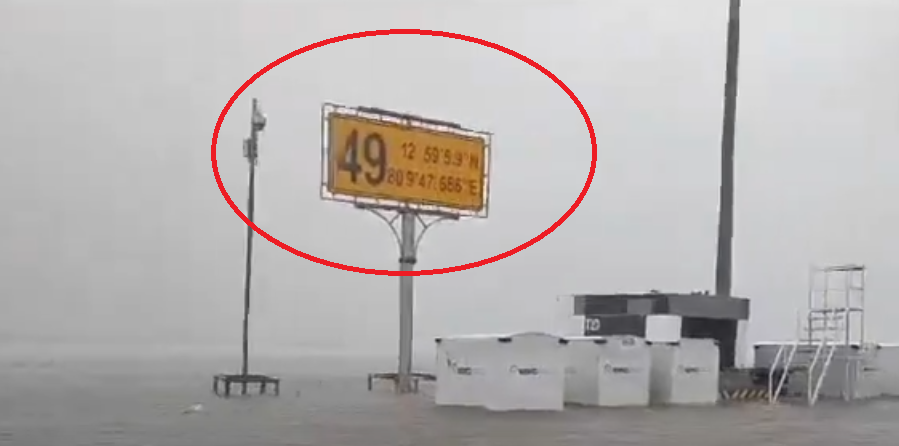 पाण्याखाली गेलेल्या विमानतळाचा हा व्हिडिओ मुंबईचा नाही