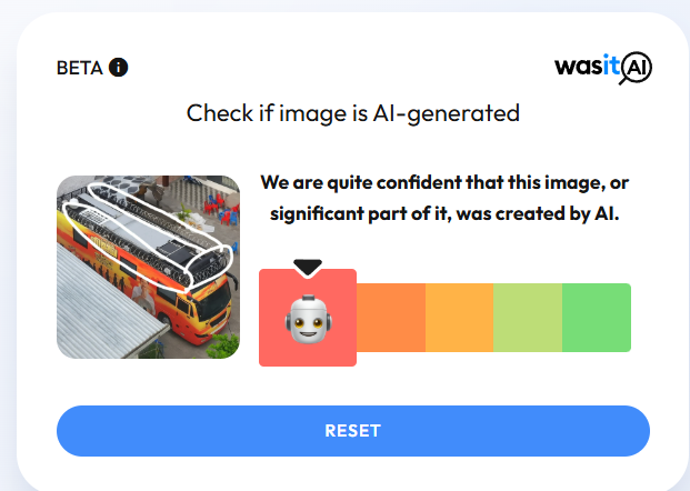 விஜய் பிரச்சார வாகனத்தில் கம்பி வேலி அமைக்கப்பட்டுள்ளதாக பரவும் படம்.