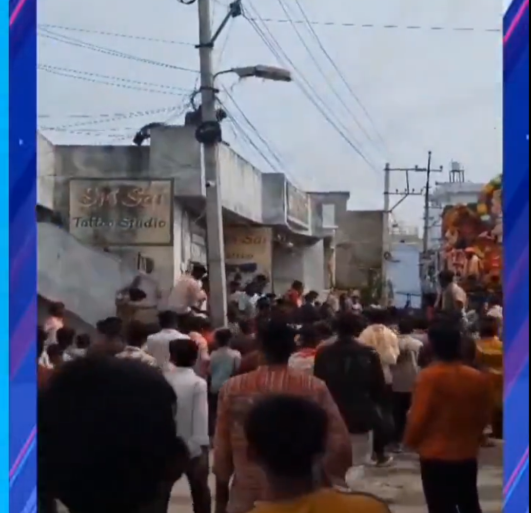 गणेश विसर्जन यात्रेत मुस्लिमांनी छतावरून दगड फेकले? व्हायरल व्हिडिओचे सत्य जाणून घ्या