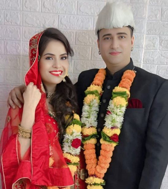 इकबालचे बहिणीशी लग्न असे सांगत व्हायरल कोलाजसह होणारा दावा खोटा आहे