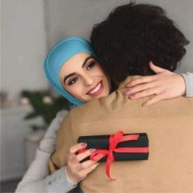 इकबालचे बहिणीशी लग्न असे सांगत व्हायरल कोलाजसह होणारा दावा खोटा आहे