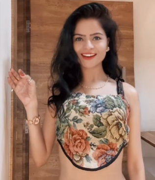 इकबालचे बहिणीशी लग्न असे सांगत व्हायरल कोलाजसह होणारा दावा खोटा आहे