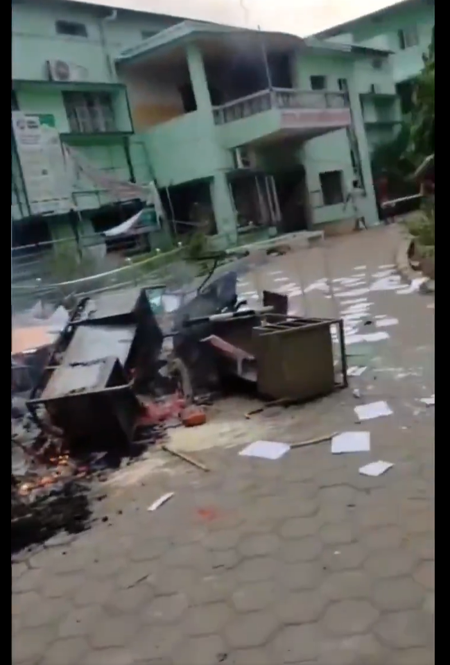 ನೇಪಾಳದಲ್ಲಿ ದುರ್ಗಾ ಮೂರ್ತಿ ವಿಸರ್ಜನೆ ವೇಳೆ ಕಲ್ಲುತೂರಿದ್ದಕ್ಕಾಗಿ ಮಸೀದಿಗೆ ಬೆಂಕಿ?