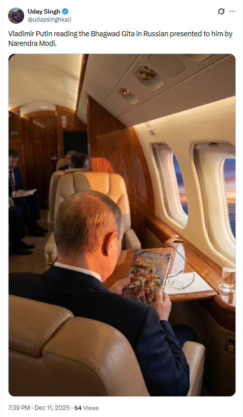 விமானத்தில் பகவத் கீதை படித்த புதின்.