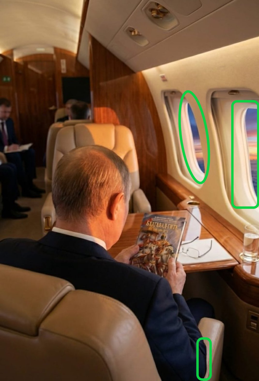 விமானத்தில் பகவத் கீதை படித்த புதின்.